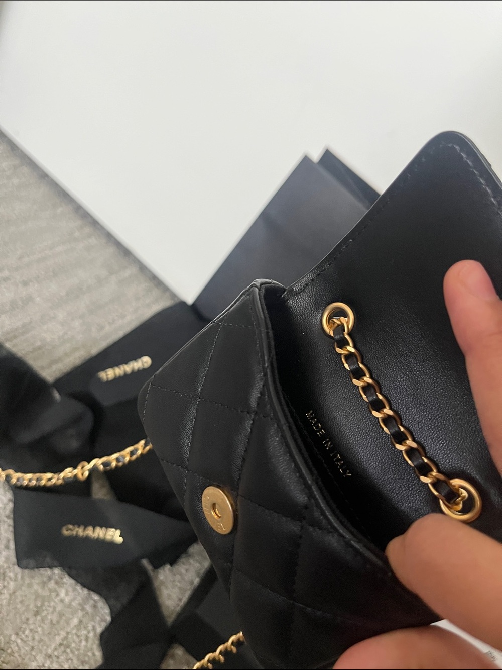 RARE CHANEL 22K Lambskin Black - Belt Bag with Chain - Coco de Toi Amour - Picture 7 of 9